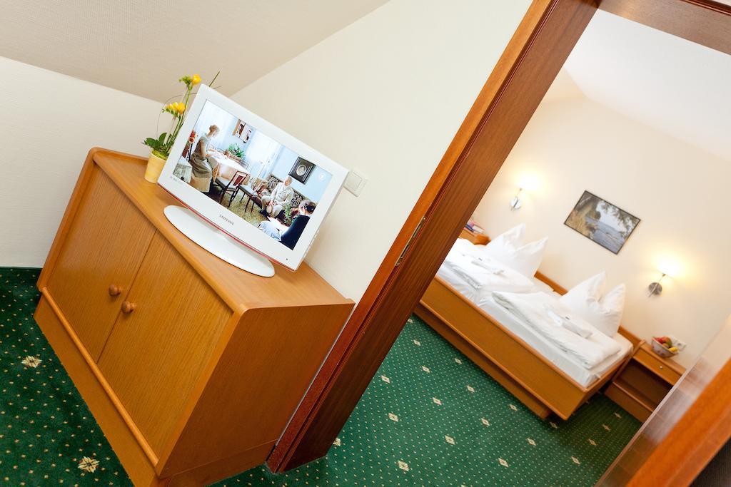 Restaurant & Hotel Baumhaus Hagen ซาสนิทซ์ ภายนอก รูปภาพ