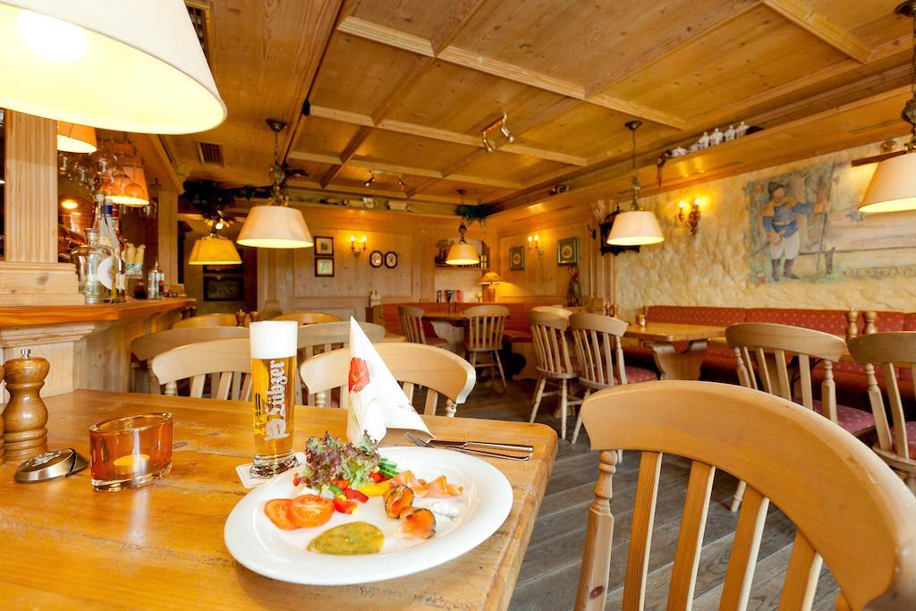 Restaurant & Hotel Baumhaus Hagen ซาสนิทซ์ ภายนอก รูปภาพ